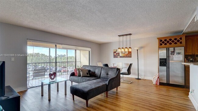 Foto del edificio - 220 Lakeview Dr
