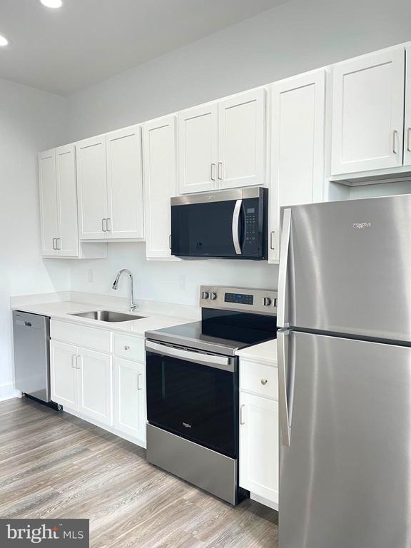 Building Photo - 13 Lockwood Dr