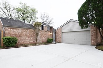 Building Photo - 2023 Woodland Springs St