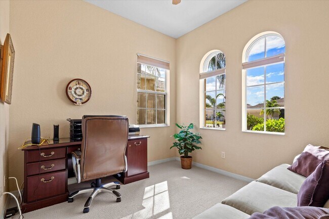 Building Photo - Fully furnished annual rental home in Sun ...