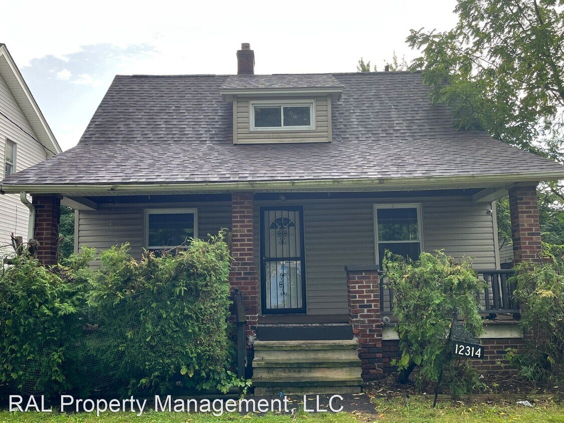 Foto principal - 2 br, 1 bath House - 12314 Revere Ave