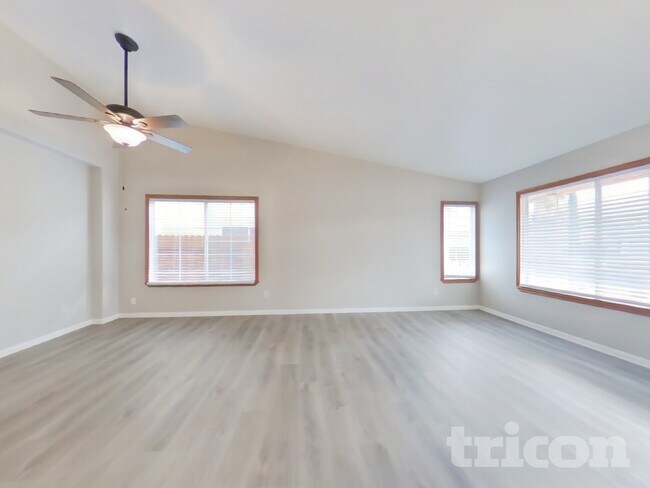 Building Photo - 843 Pike Dr