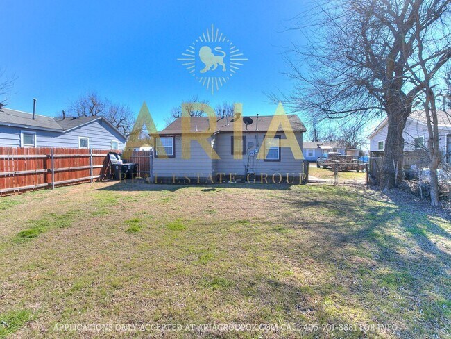 Building Photo - AVAILABLE NOW! Completely updated 2 BD/1 B...