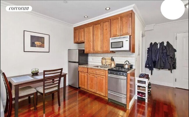 Foto del edificio - 420 E 11th St