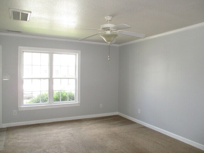 Foto del edificio - Charming two bedroom one and a half bath t...
