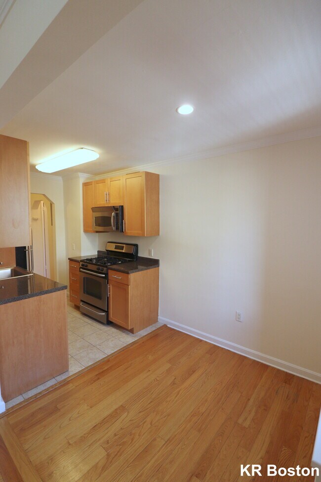 Building Photo - 40 Brattle St