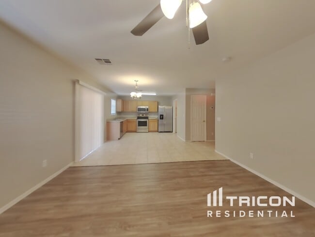 Foto del edificio - 5871 E Everhart Ln