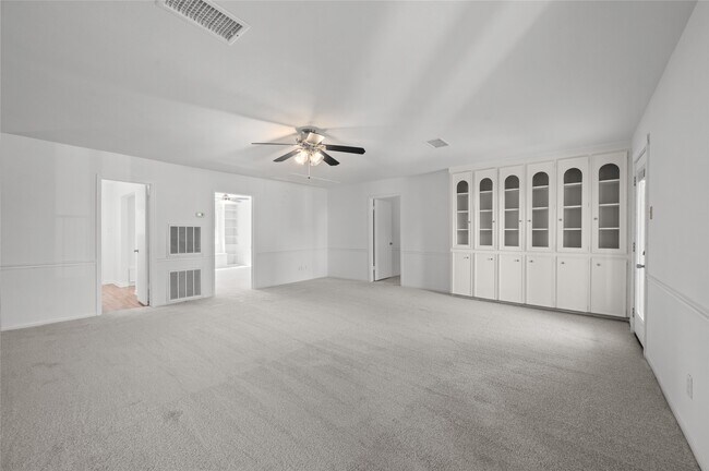 Building Photo - 4702 Bayou Vista Dr