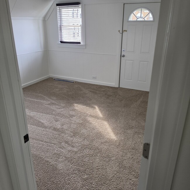 Building Photo - 1017 Putnam St