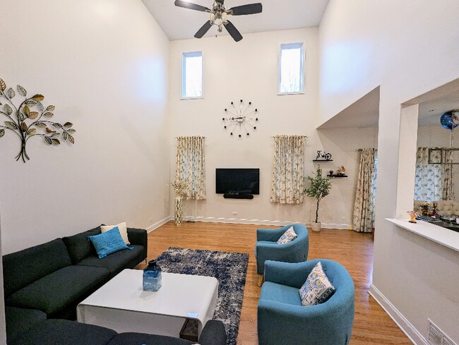 Foto del edificio - 394 E Tall Oaks Ln
