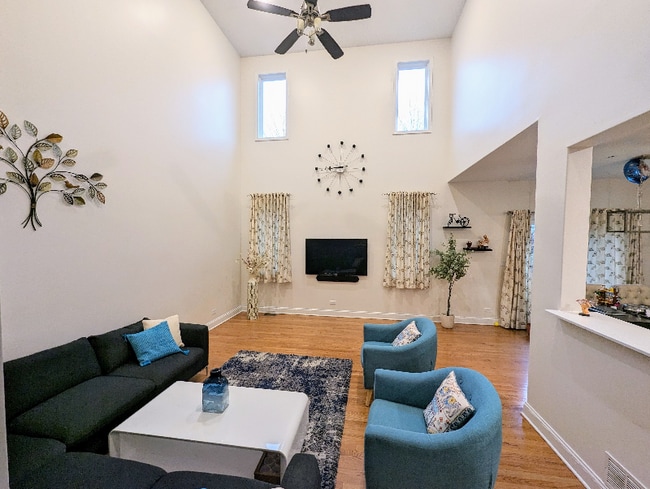 Photo - 394 E Tall Oaks Ln (Itasca, IL) Townhome