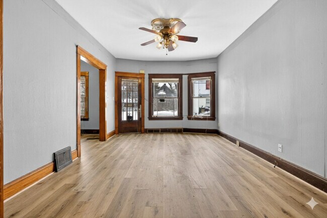 Foto del edificio - 2977 E 66th St