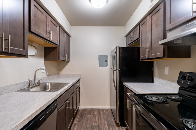 1BR, 1BA - 640 SF - Lakeview Apartments