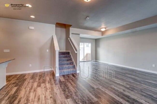 Building Photo - 5031 Fox Canyon Rd