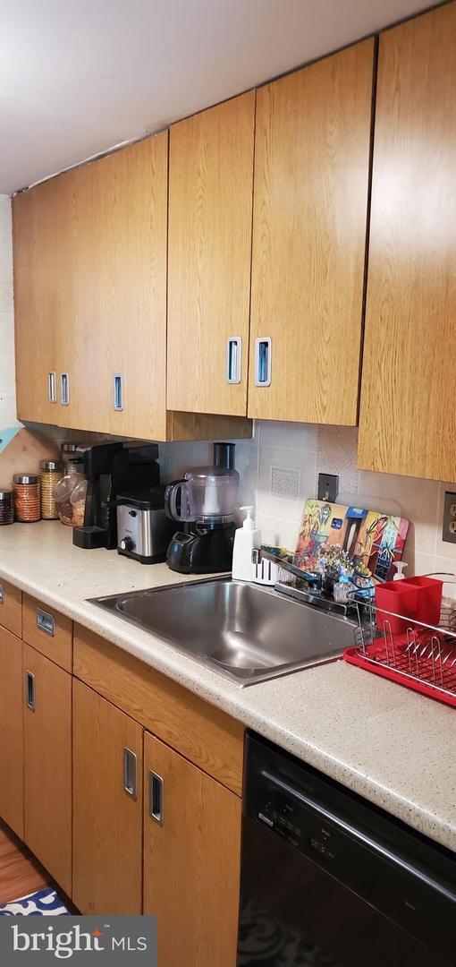 Foto del edificio - 8200 Shady Spring Dr