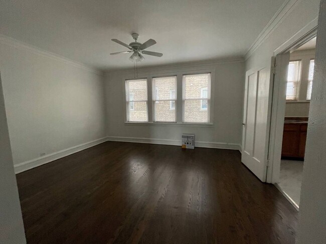 Foto del edificio - 3316 W Balmoral Ave