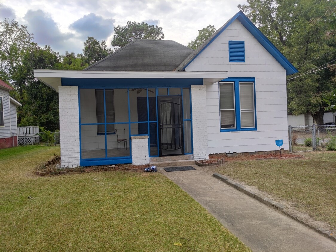 Primary Photo - 1421 Willow St