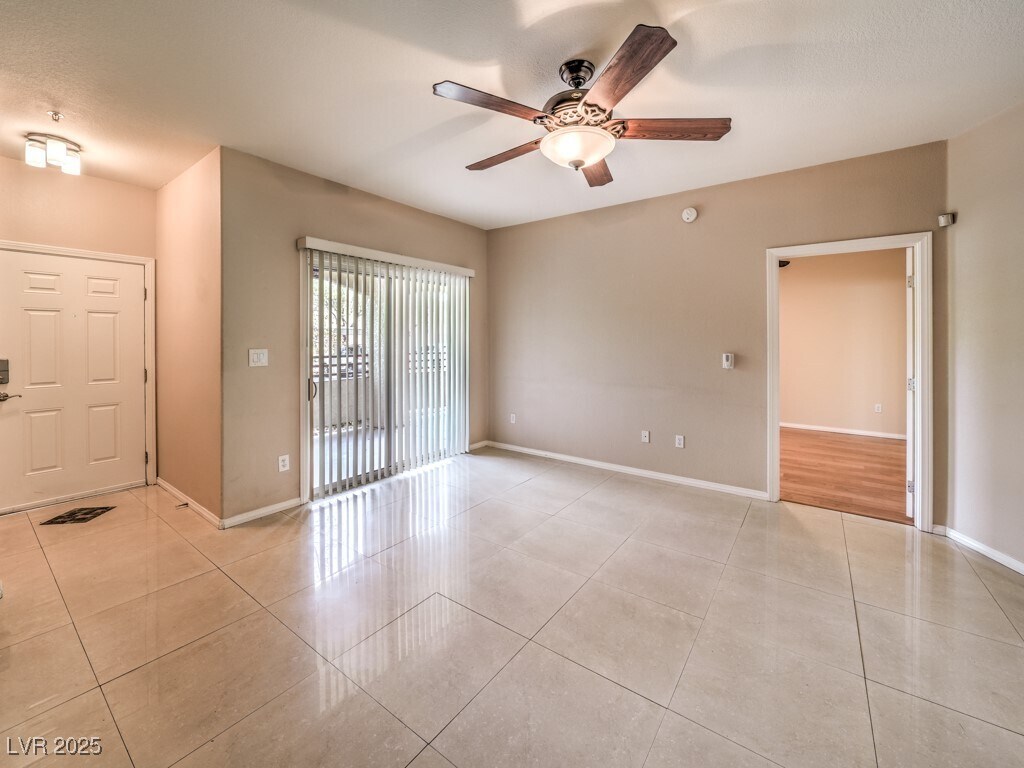 Foto principal - 2291 W Horizon Ridge Pkwy