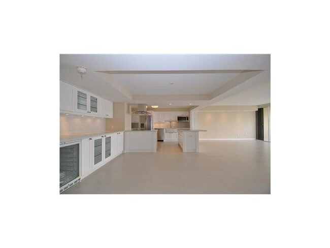 Foto del edificio - 2 Grove Isle Dr