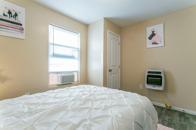 Foto del edificio - 406 W Tyson Ave