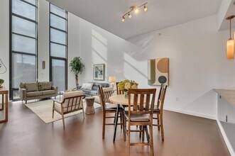 Building Photo - 2608 Museum Way