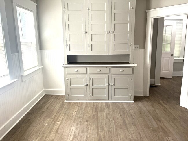 Building Photo - 820 Wayne St