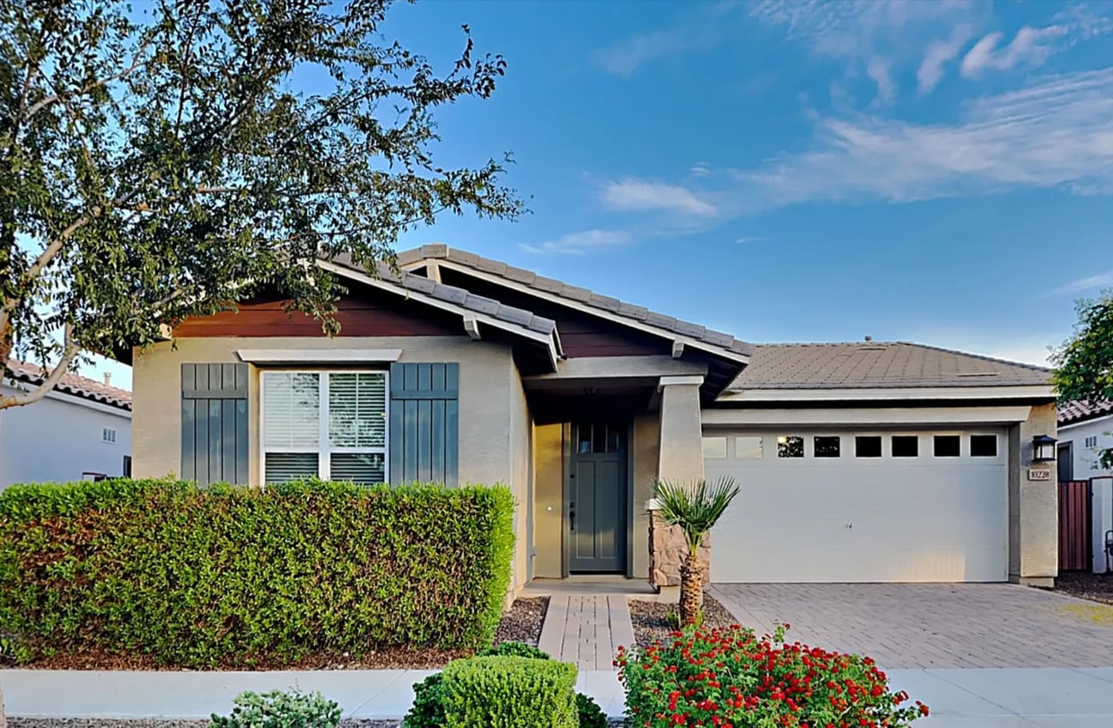 Foto principal - Stunning 4-Bed + Den Eastmark Home with Modern Upgrades Throughout