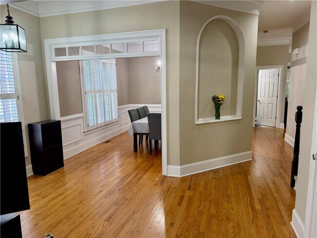 Foto del edificio - 906 Wescott Ln NE