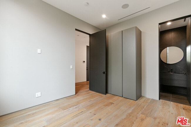 Foto del edificio - 738 N Harper Ave