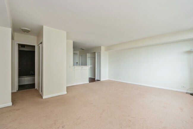 Foto del edificio - 3600 N Lake Shore Dr