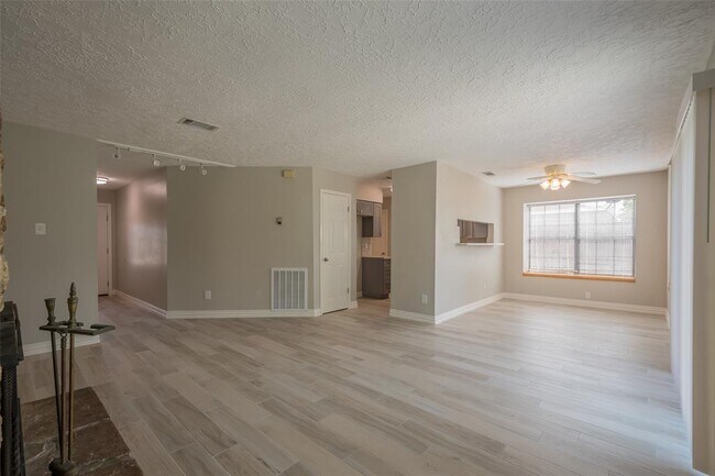 Building Photo - 12839 Middlesbrough Ln