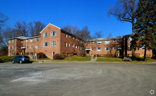 Foto del edificio - Cedar Hill Garden Apts