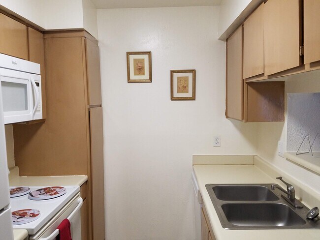 Kitchen - 2822 S Bartell Dr