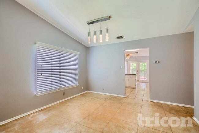 Building Photo - 6934 Sunshine Tree Dr