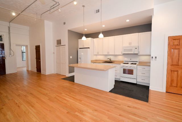 Building Photo - 3616 W Wrightwood Ave