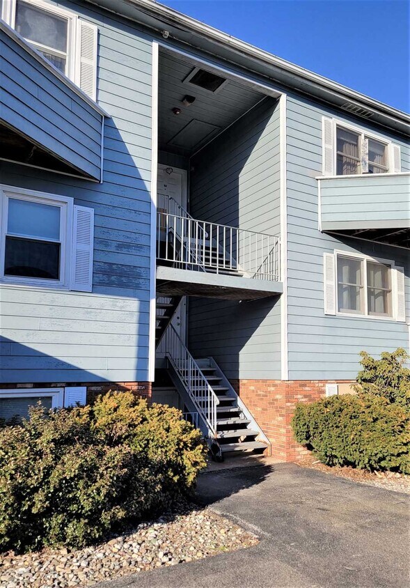 216 W Rd Unit H67, Pleasant Valley, NY 12569 Condo for Rent in Pleasant Valley, NY