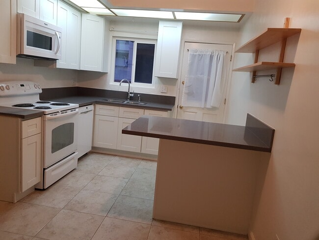 Kitchen - 2409 Harriman Ln