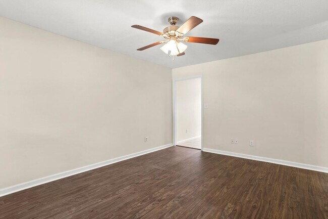 Foto del edificio - 132 Lainmark Drive