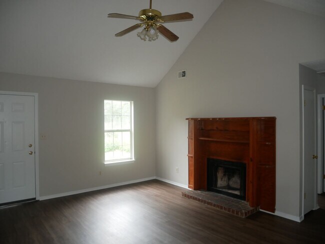 Foto del edificio - 7327 Eastover Cove