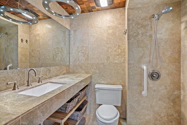 Foto del edificio - 5263 Colodny Dr