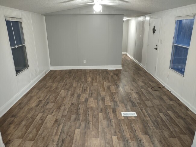Foto del edificio - 5580 Ryans Trail Northeast