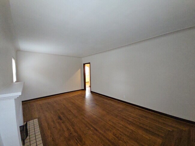 Foto del edificio - 4379 Ridgeview Ave