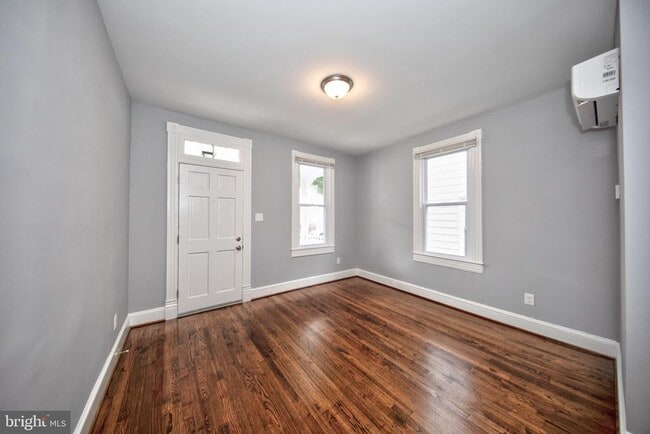 Building Photo - 655 Bourbon St