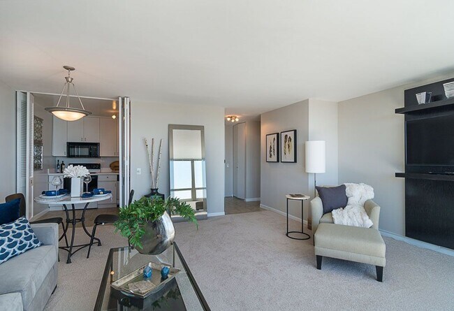 Foto del edificio - 3650 N Lake Shore Dr