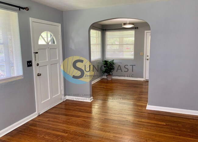 Building Photo - Bright & Charming 3BD in West Jax!