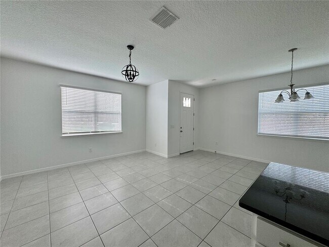 Foto del edificio - 8973 Matriarca Aly