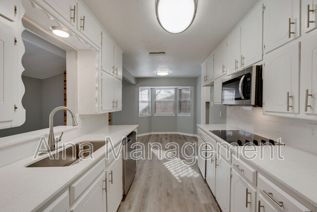 Foto del edificio - 5616 Twin Oaks Dr