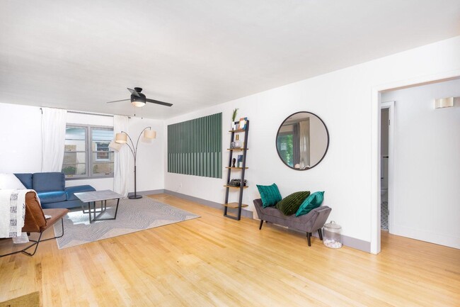 Foto del edificio - 376 Crown Point