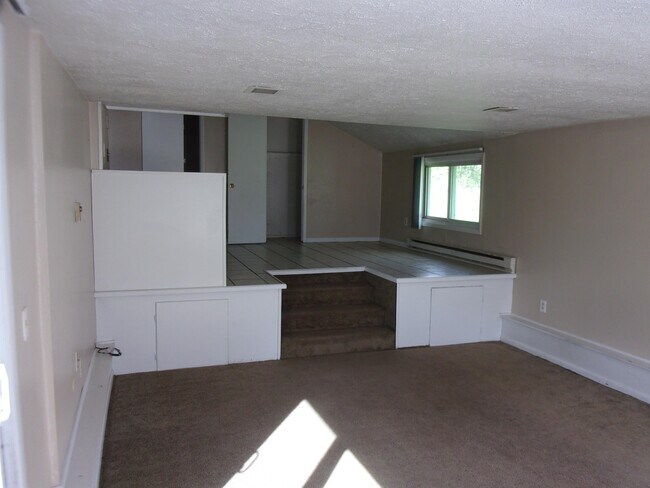 Building Photo - 5167 Stow Rd