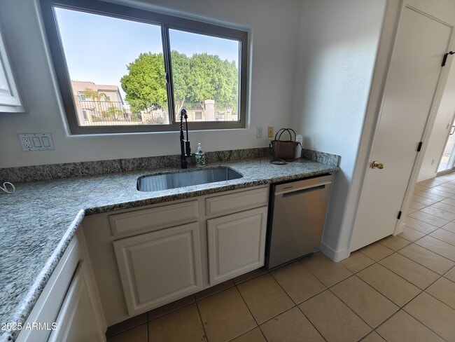 Building Photo - 15061 N 90th Dr